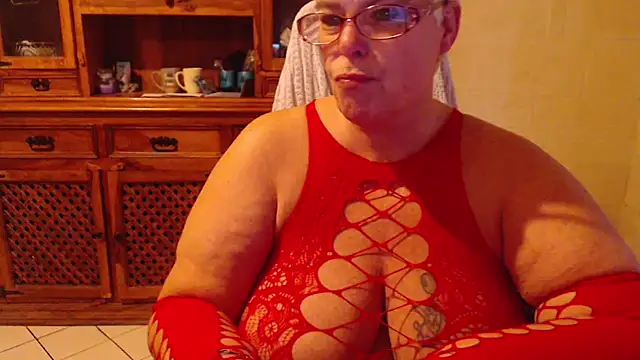 Snapshot of MISS_LINDAH chatting on February 4, 6:41 am MISS LINDAH online show from February 4, 6:41 am