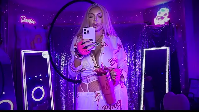 Snapshot of bimbotwerkqueen chatting on December 21, 5:03 am bimbotwerkqueen online show from December 21, 5:03 am