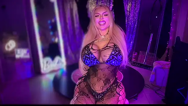 Snapshot of bimbotwerkqueen chatting on January 18, 5:10 am bimbotwerkqueen online show from January 18, 5:10 am