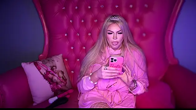 Snapshot of bimbotwerkqueen chatting on January 31, 1:33 am bimbotwerkqueen online show from January 31, 1:33 am