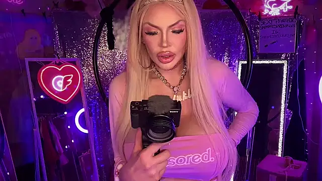 Snapshot of bimbotwerkqueen chatting on March 16, 6:20 am bimbotwerkqueen online show from March 16, 6:20 am
