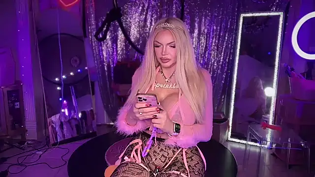 Snapshot of bimbotwerkqueen chatting on September 12, 11:15 pm bimbotwerkqueen online show from September 12, 11:15 pm