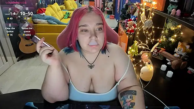 Snapshot of Softie_Sofy chatting on December 31, 3:31 pm Softie Sofy online show from December 31, 3:31 pm
