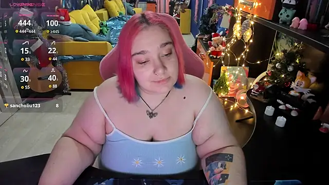 Snapshot of Softie_Sofy chatting on January 1, 5:22 am Softie Sofy online show from January 1, 5:22 am