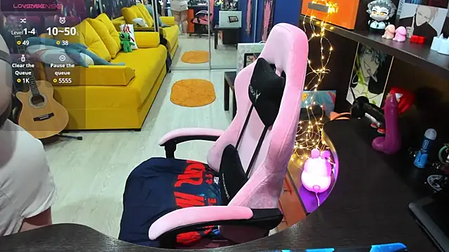 Snapshot of Softie_Sofy chatting on January 25, 2:37 am Softie Sofy online show from January 25, 2:37 am