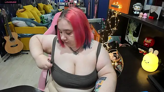 Snapshot of Softie_Sofy chatting on February 7, 2:40 am Softie Sofy online show from February 7, 2:40 am