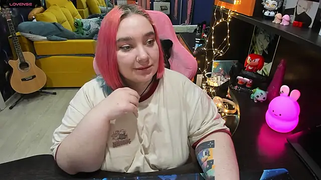 Snapshot of Softie_Sofy chatting on February 12, 9:10 am Softie Sofy online show from February 12, 9:10 am