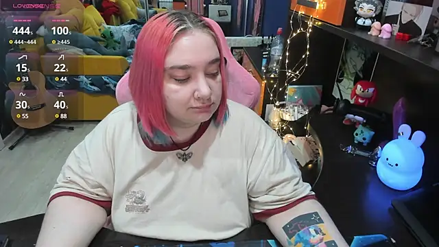 Snapshot of Softie_Sofy chatting on February 15, 3:31 am Softie Sofy online show from February 15, 3:31 am