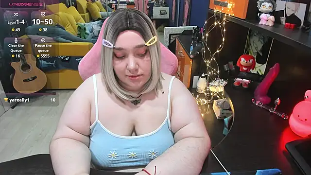 Snapshot of Softie_Sofy chatting on February 26, 9:10 am Softie Sofy online show from February 26, 9:10 am