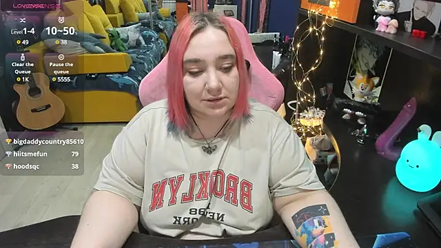Snapshot of Softie_Sofy chatting on February 27, 9:54 am Softie Sofy online show from February 27, 9:54 am