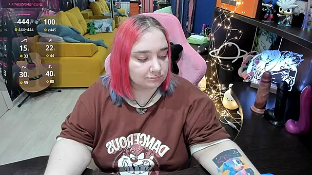 Snapshot of Softie_Sofy chatting on March 18, 11:08 am Softie Sofy online show from March 18, 11:08 am