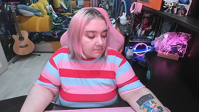 Snapshot of Softie_Sofy chatting on September 26, 2:48 am Softie Sofy online show from September 26, 2:48 am