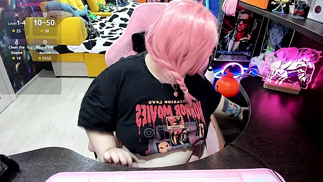 Softie Sofy online show from November 3, 3:19 am