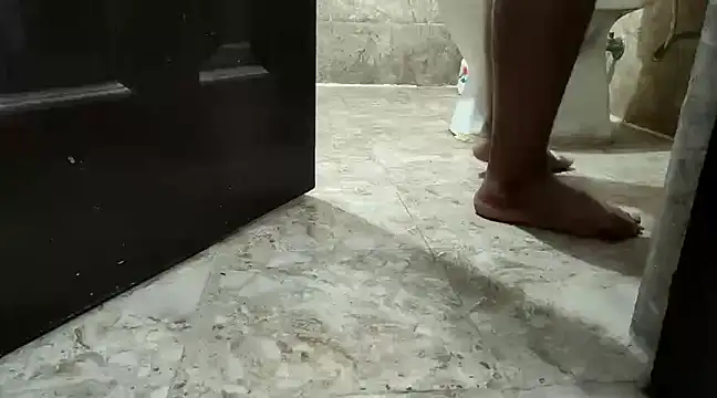 Snapshot of tusharvats60 chatting on December 13, 4:33 am tusharvats60 online show from December 13, 4:33 am