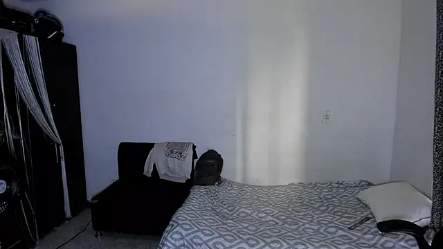 Snapshot of ares_sexxx chatting on June 14, 12:18 pm ares sexxx online show from June 14, 12:18 pm