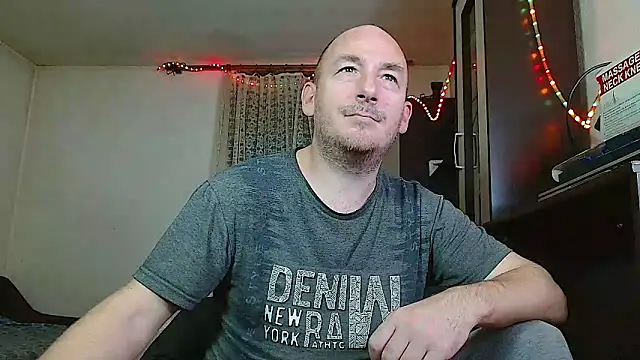 Snapshot of Johan___Barker chatting on December 13, 11:02 am Johan   Barker online show from December 13, 11:02 am