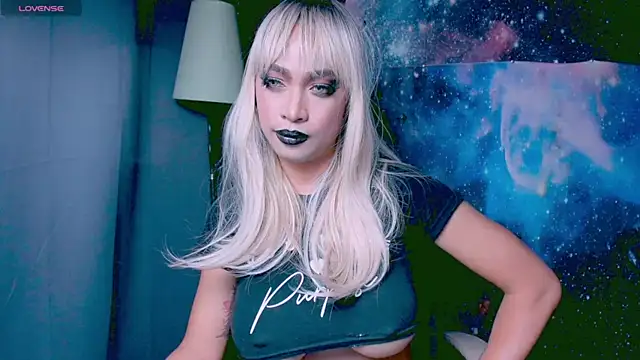 Snapshot of XXsexylongcockXX chatting on March 6, 12:32 am XXsexylongcockXX online show from March 6, 12:32 am