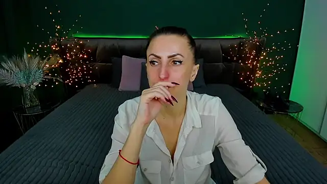 Rebecca Diamond online show from February 9, 3:56 pm