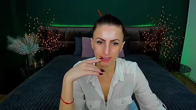 Rebecca Diamond online show from February 17, 3:42 pm