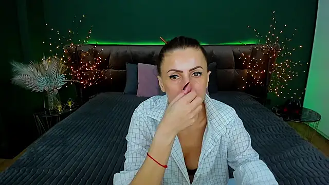 Rebecca Diamond online show from February 18, 9:32 am