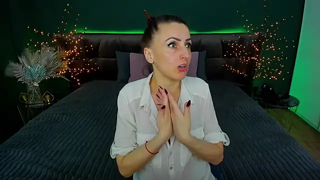 Rebecca Diamond online show from February 26, 6:37 am