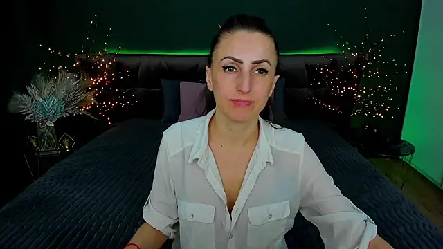 Rebecca Diamond online show from February 26, 9:42 am