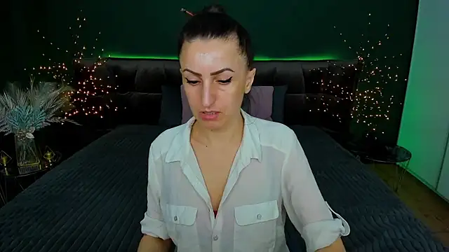 Rebecca Diamond online show from March 9, 6:50 am