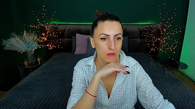 Rebecca Diamond online show from March 12, 5:57 am