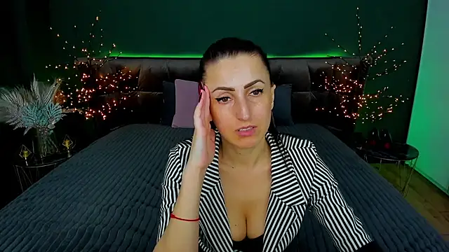 Rebecca Diamond online show from March 18, 9:42 am