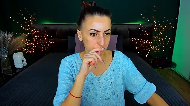 Rebecca Diamond online show from November 17, 6:41 am