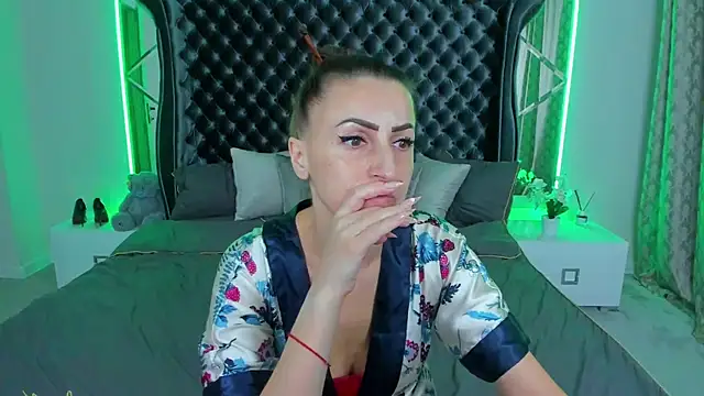 Rebecca Diamond online show from November 23, 6:02 am