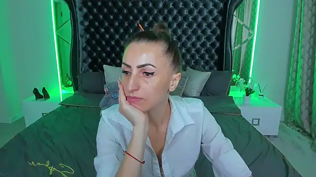 Rebecca Diamond online show from November 25, 6:02 am