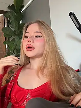 curchez  online show from February 17, 8:04 pm