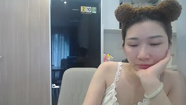 Asiagirll online show from June 18, 3:40 am