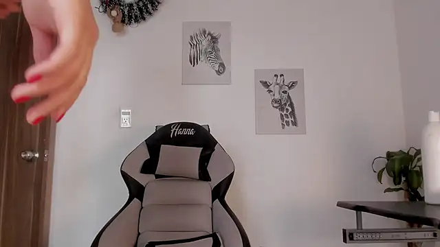 Hanna Risso online show from December 5, 5:20 pm