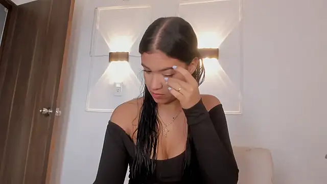 Hanna Risso online show from April 11, 7:07 pm