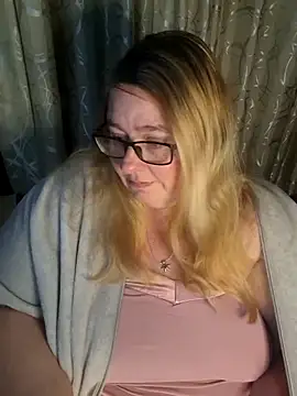 Iceprincess2bad4u online show from June 3, 6:35 pm