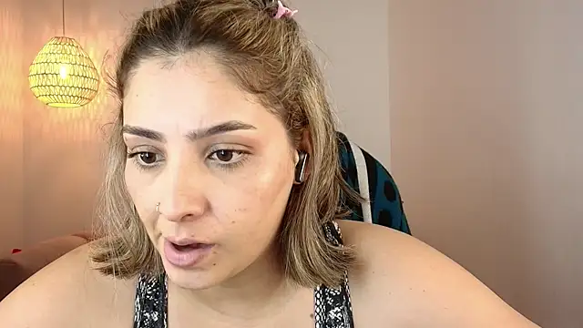Snapshot of YummyAnna_ chatting on June 10, 8:19 pm YummyAnna online show from June 10, 8:19 pm