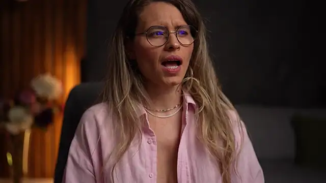 BrandyWhite online show from November 25, 5:18 am