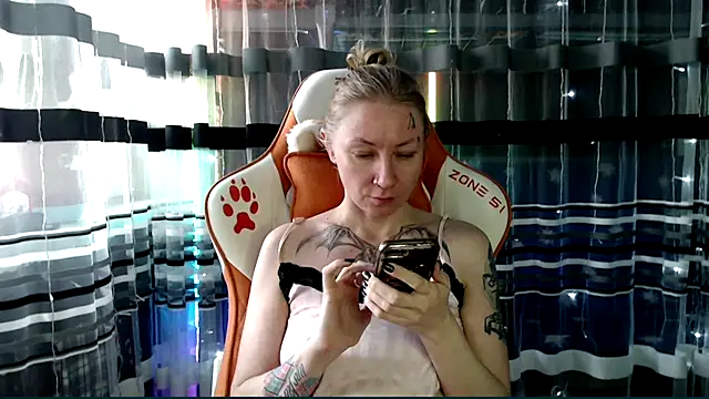 cold lollipop online show from January 6, 8:40 am