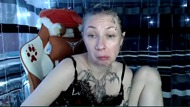 Snapshot of cold_lollipop chatting on February 5, 5:56 am cold lollipop online show from February 5, 5:56 am