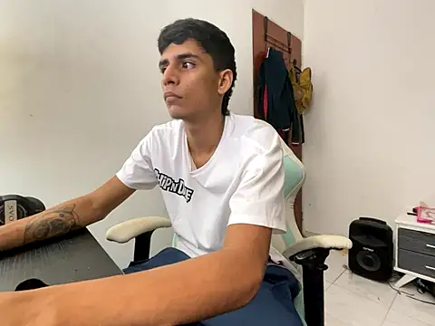 Max TheHorseDick online show from December 2, 2:09 am