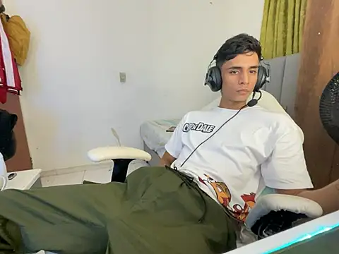 Max TheHorseDick online show from December 30, 2:09 am