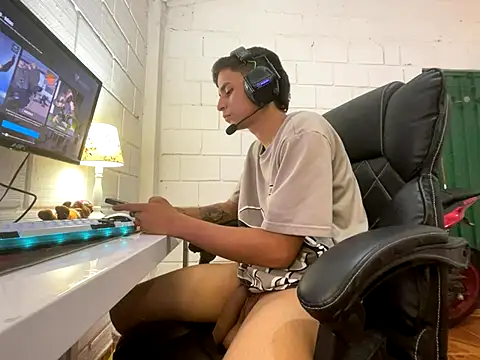 Max TheHorseDick online show from September 12, 2:22 am