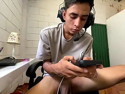 Max TheHorseDick online show from November 26, 3:57 pm