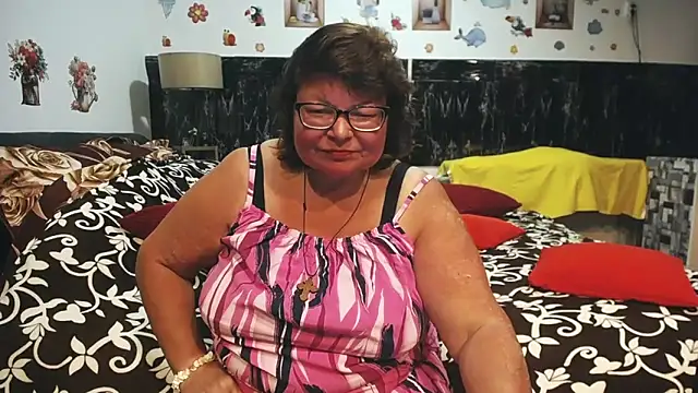 Snapshot of SweetMommaX chatting on March 31, 6:41 pm SweetMommaX online show from March 31, 6:41 pm