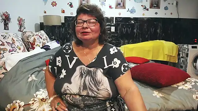 Snapshot of SweetMommaX chatting on April 22, 6:20 pm SweetMommaX online show from April 22, 6:20 pm