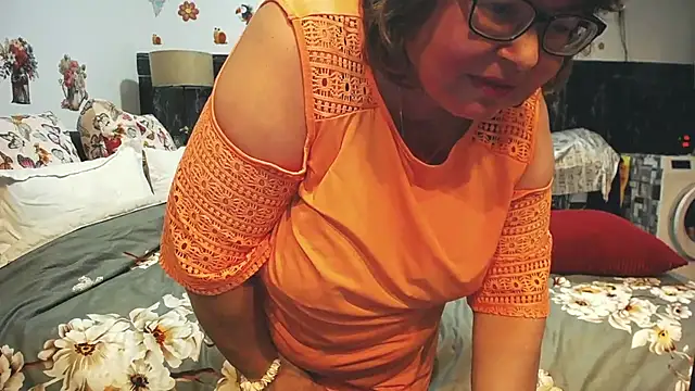 Snapshot of SweetMommaX chatting on April 28, 8:03 pm SweetMommaX online show from April 28, 8:03 pm