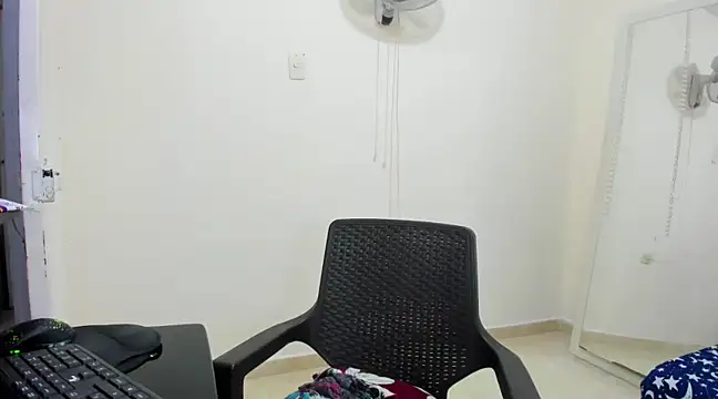 Snapshot of HUGEBOOBS_MILF chatting on February 14, 12:41 am HUGEBOOBS MILF online show from February 14, 12:41 am