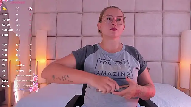 halaaa 1 online show from April 17, 12:30 pm